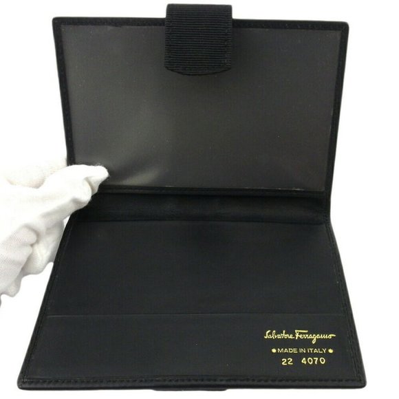 Salvatore Ferragamo passport case Vala Leather Authentic - Picture 5 of 8